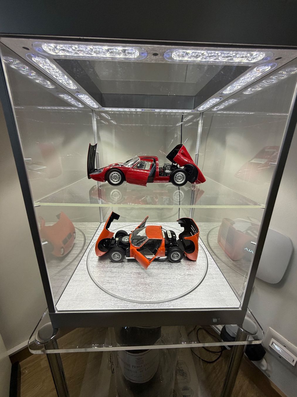 Autoart Modellautos: Vitrine 1/18 - 1/43 avec LED – Gebraucht aus Montreux von LAYLALEILA 1