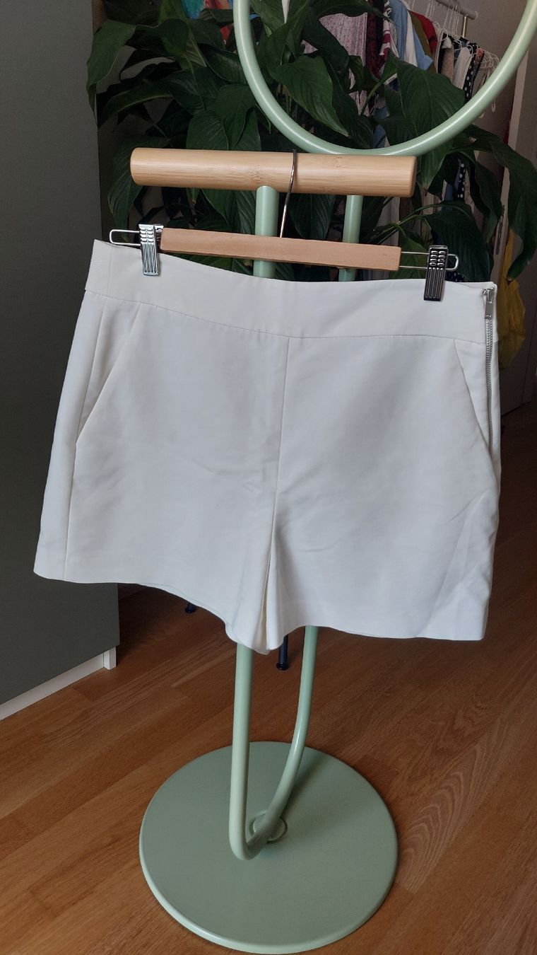 Zara Hosen: Damen Shorts weiss Grösse L – Gebraucht aus Basel von sil_s2yt