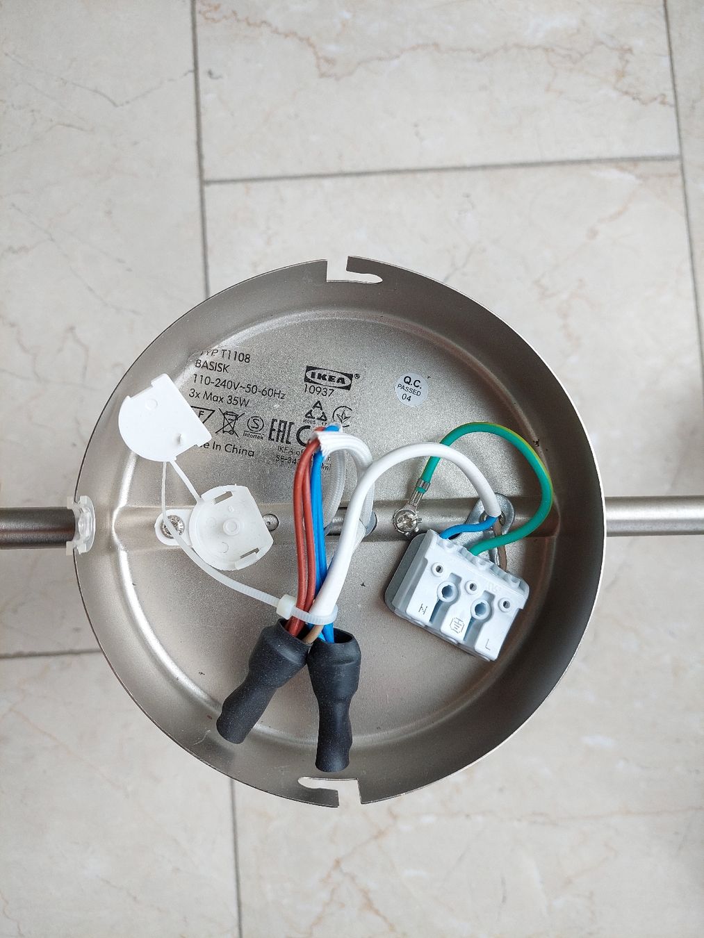 Ikea Lampadari & plafoniere: IKEA Basisk Lampe mit Leuchtmitteln – Usato da Seuzach venduto da Thilo_ZH 1