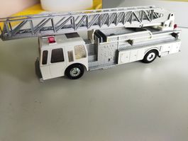 Drehleiter Emergency One, weiss von Conrad Modelle 1/50