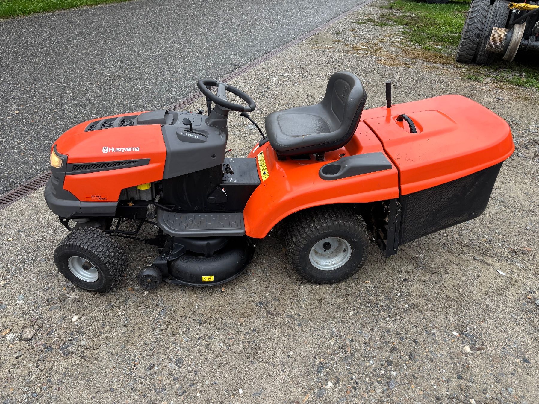 Husqvarna Tagliaerba: Husqvarna Rasentraktor CT 151 – Usato da Grono venduto da Alpina6537 3