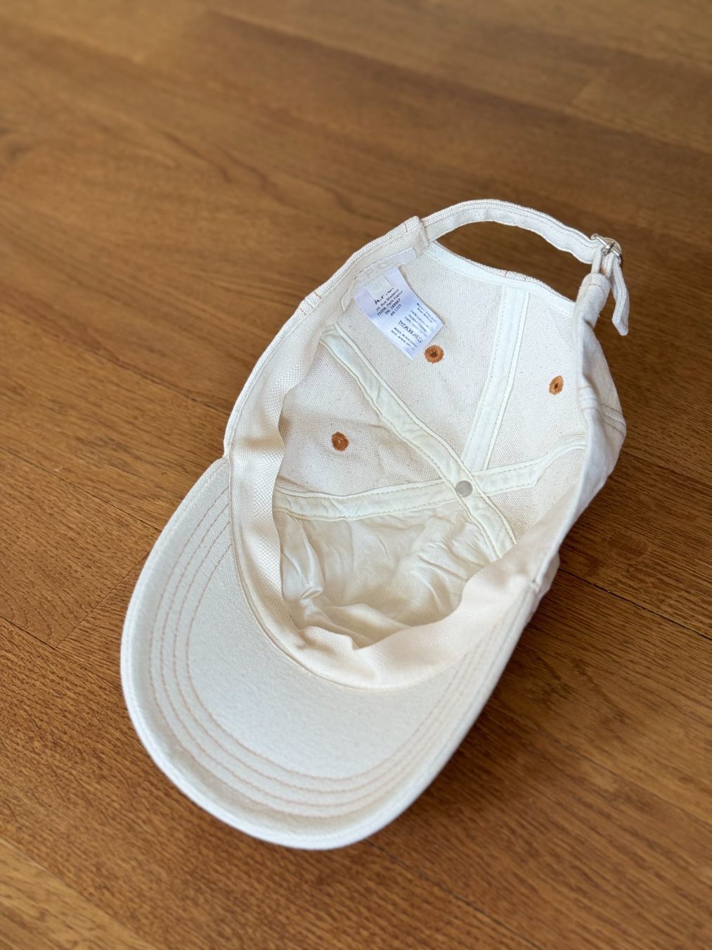 Chapeaux, bonnets & casquettes: A.P.C. Baseballcap ecru, Grösse 58 – Neuf (Voir description) à Riehen par lor_d5w8 2