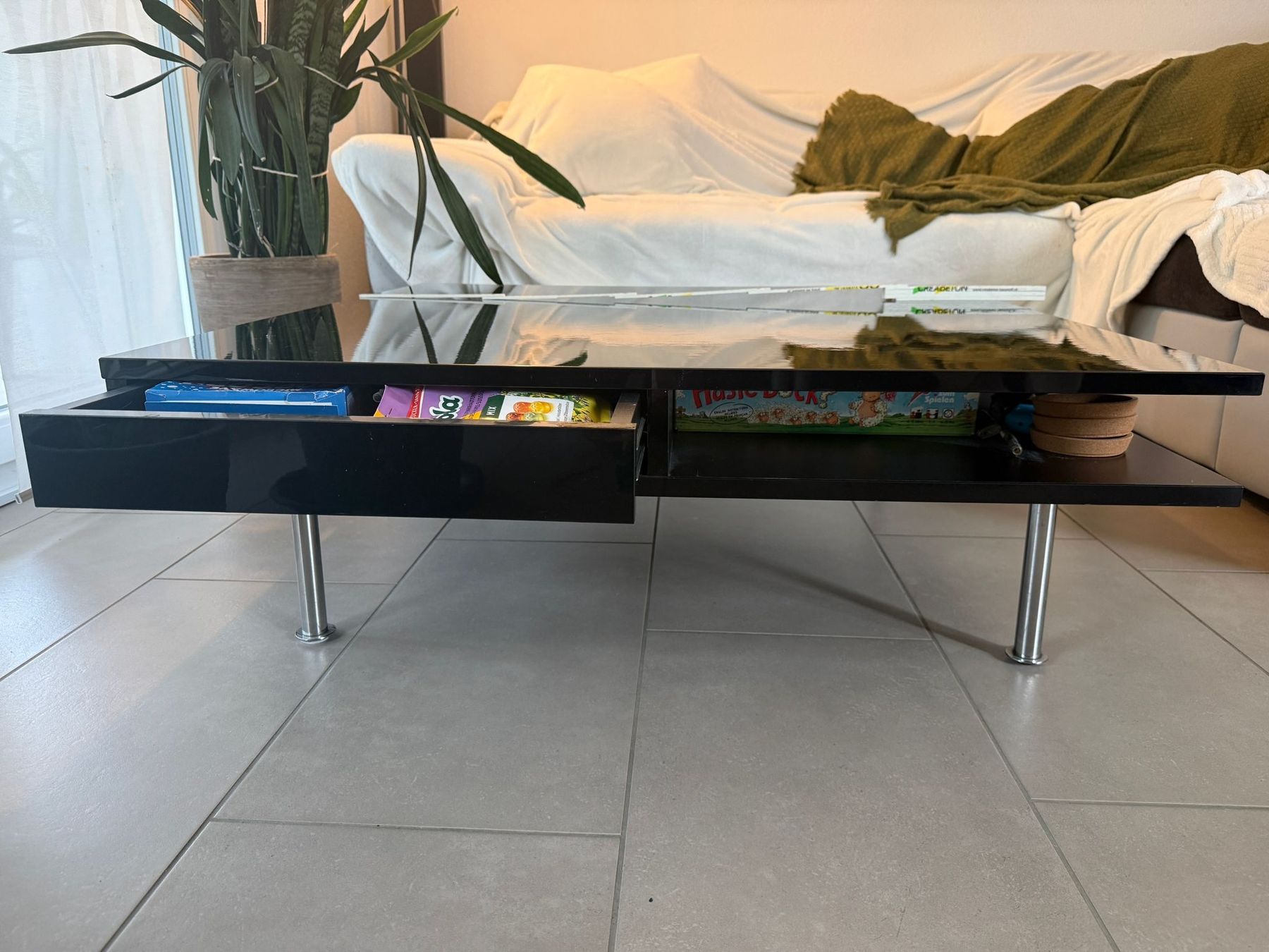 Tavoli: Ikea Couchtisch schwarz mit Schubladen – Usato da Muri AG venduto da burki_96 4