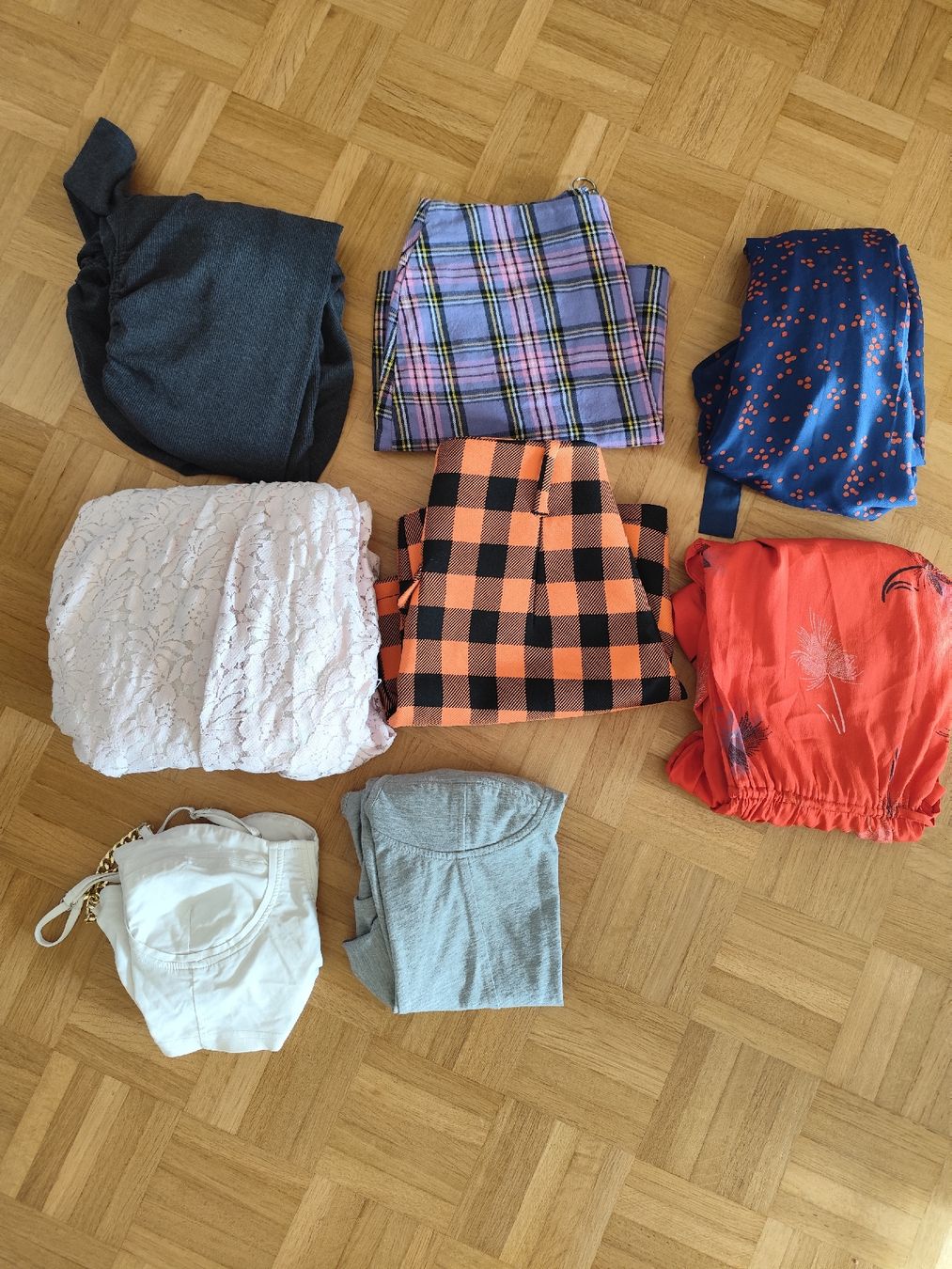 Kleiderpakete: Kleiderpaket Gr. M – Gebraucht aus Münchenstein von Bobba.L