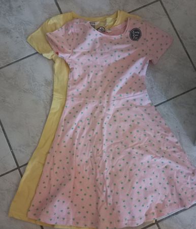 2 robes Kids rose et jaune.