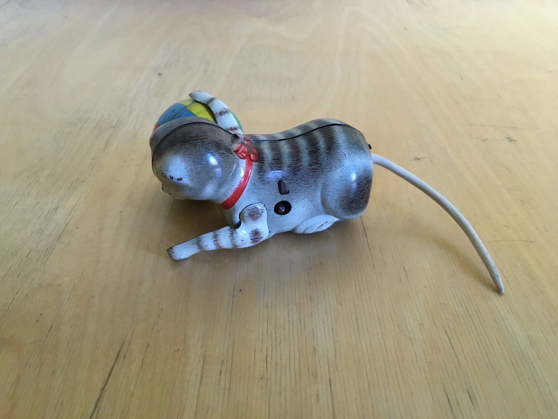 Spielzeuge: Katze mit Ball – Gebraucht aus Zürich von inf_tfr9 5