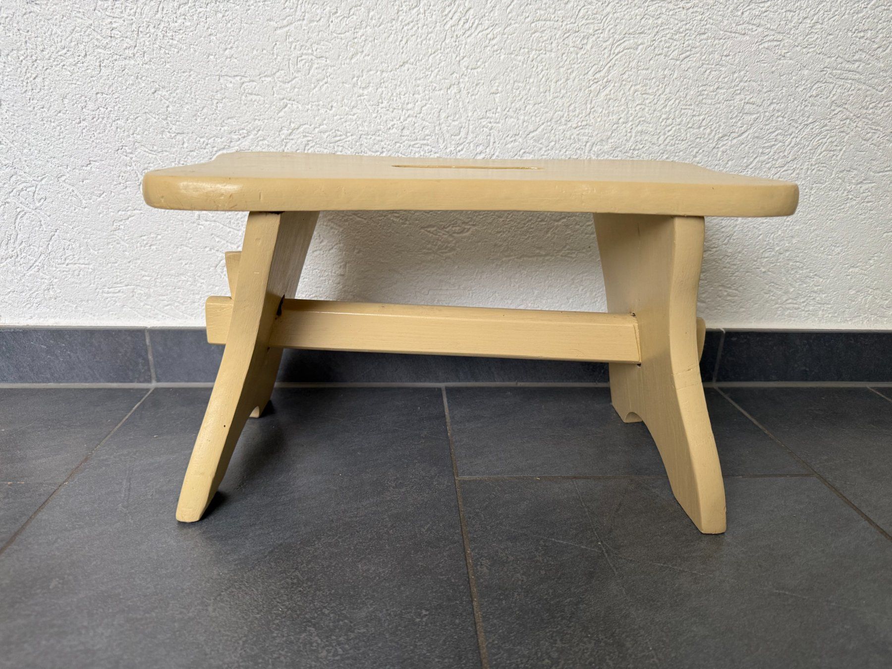 Hocker: Schemel  Hocker  Blumenhocker   Holz  lackiert  Vintage – Gebraucht aus Subingen von ArtBead 1