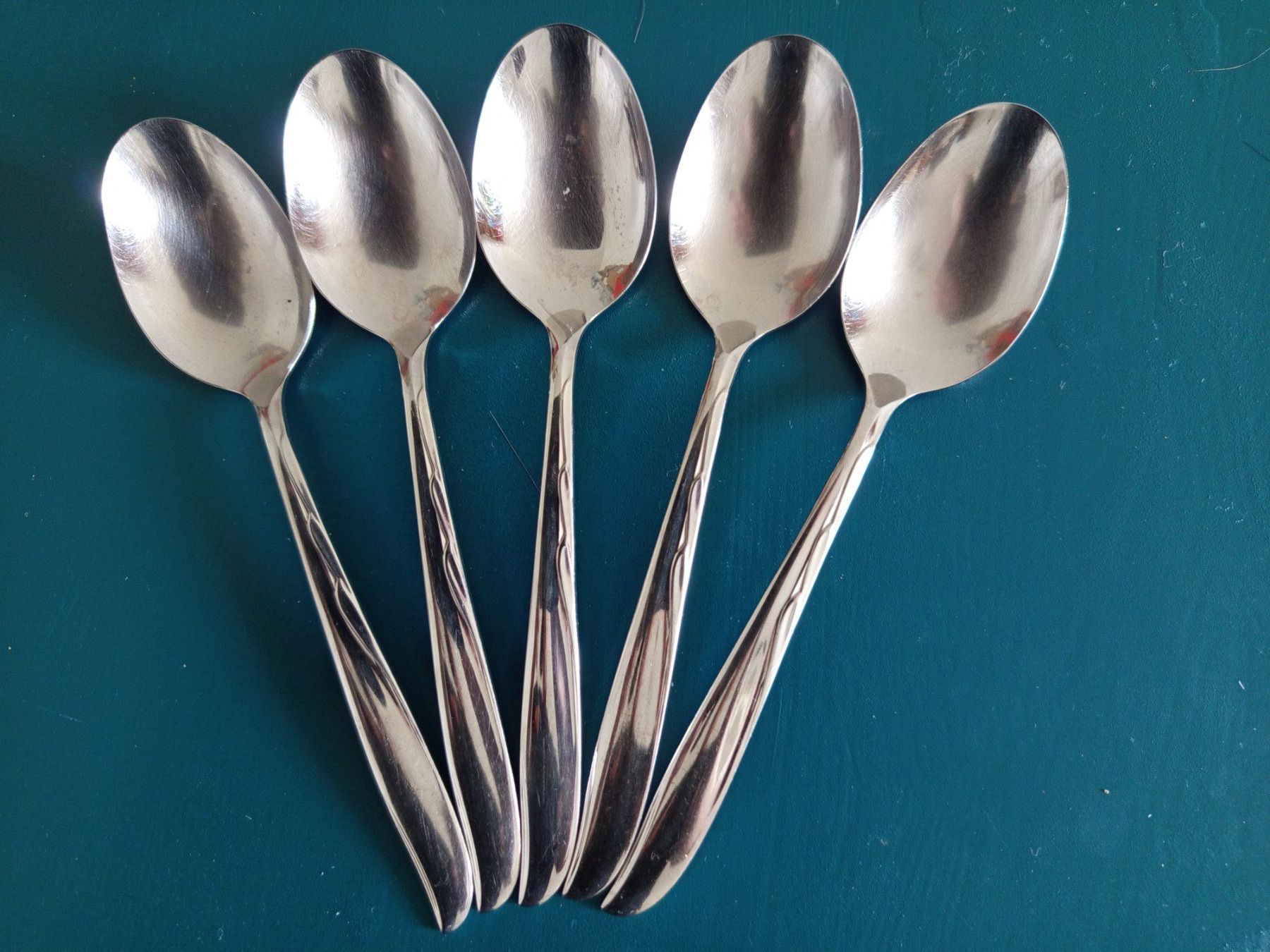 Cucchiai: 5 Ess-Löffel Oneida LTD "Duchess Stainless" – Usato da Bassersdorf venduto da alu_ps66
