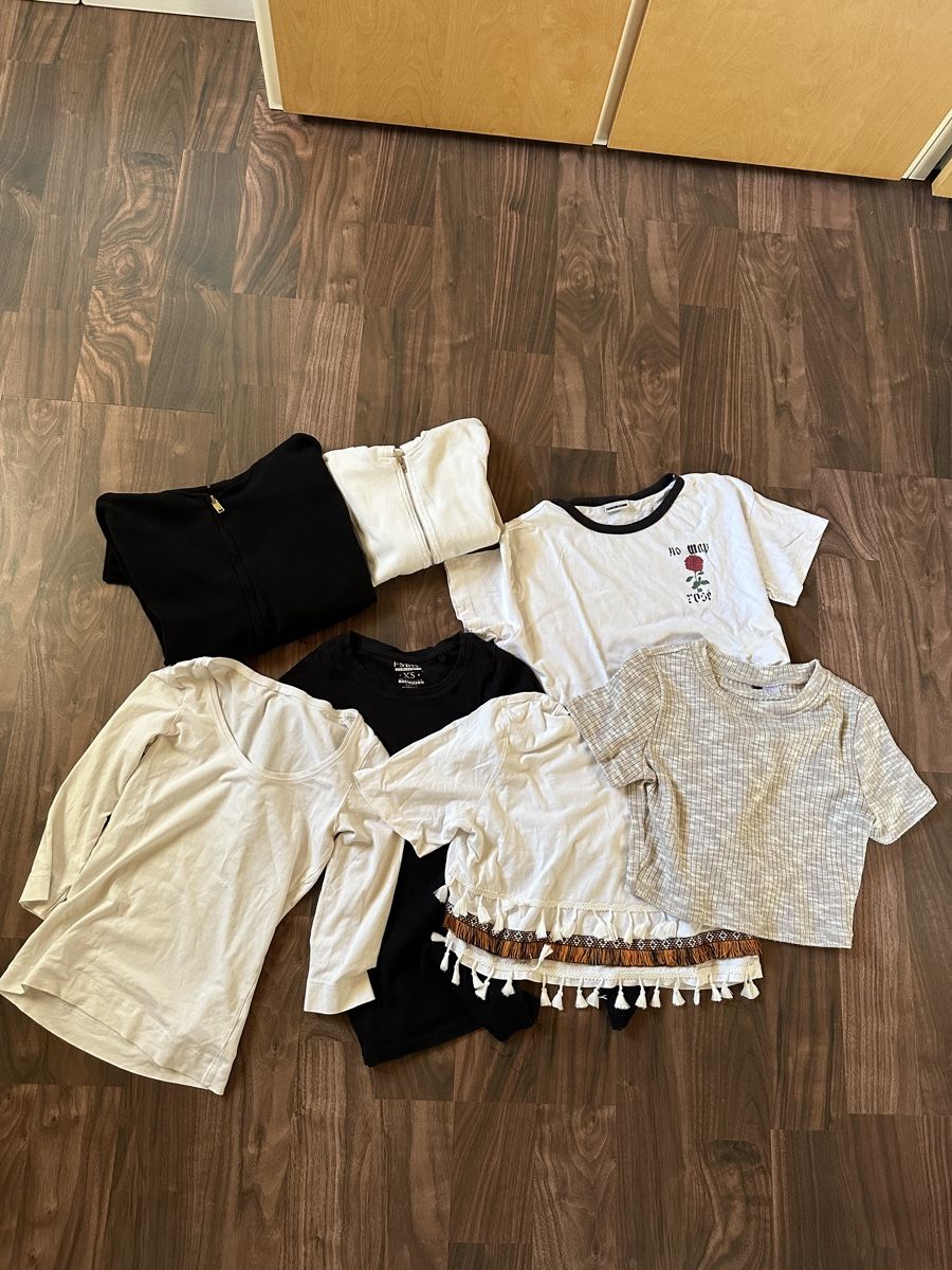 Lotti di vestiti: Kleiderpaket Gratis  – Usato da Müstair venduto da V.Sara