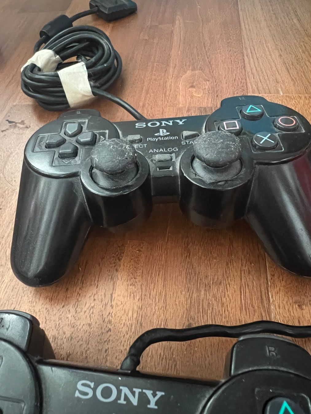 Sony Controller: 2x Playstation 2 Controller,Dualshock , PS2, Sony – Defekt aus Jona von  1