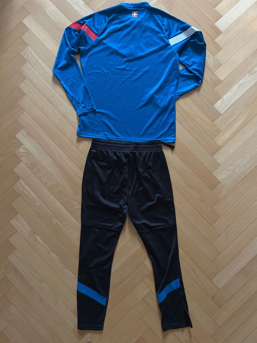 Schweizer Nati Canottiere & Pantaloni: PUMA SFV Schweizer Nati Set NEU ORIGINAL VERPACKT – Nuovo e nell'imballaggio originale da Luzern venduto da Sunnysmile0511 2