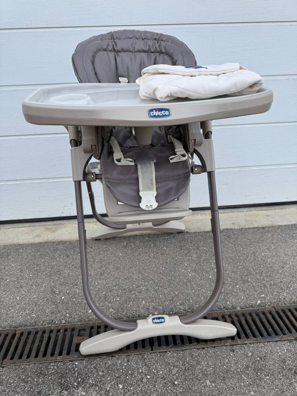 Chicco Seggioloni: Chaise haute Chicco (modèle Polly magic) – Usato da Cottens FR venduto da d52461