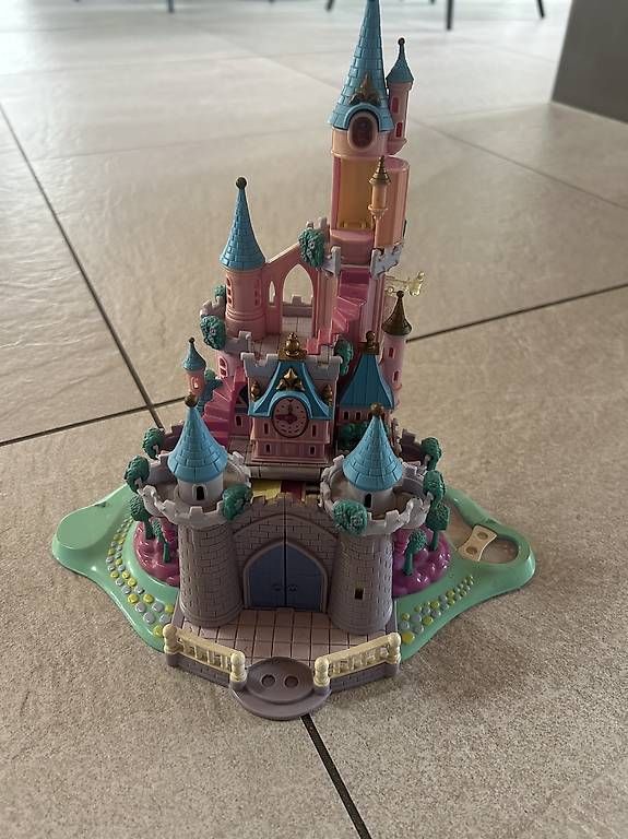 Polly Pocket Giocattoli: Polly Pocket Schloss – Usato da Eglisau venduto da Misselly