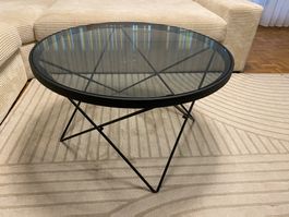 Runder Glas-Couchtisch mit schwarzem Metallgestell