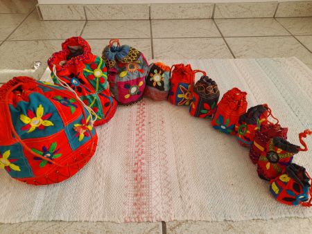 11 Indian cotton cord pouches/ Beutel aus Baumwollkordel