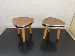 Zwei mini Pflanzenhocker midcentury