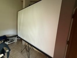 Écran de projection sur trépied – 240x170 cm (112”) – Toile 