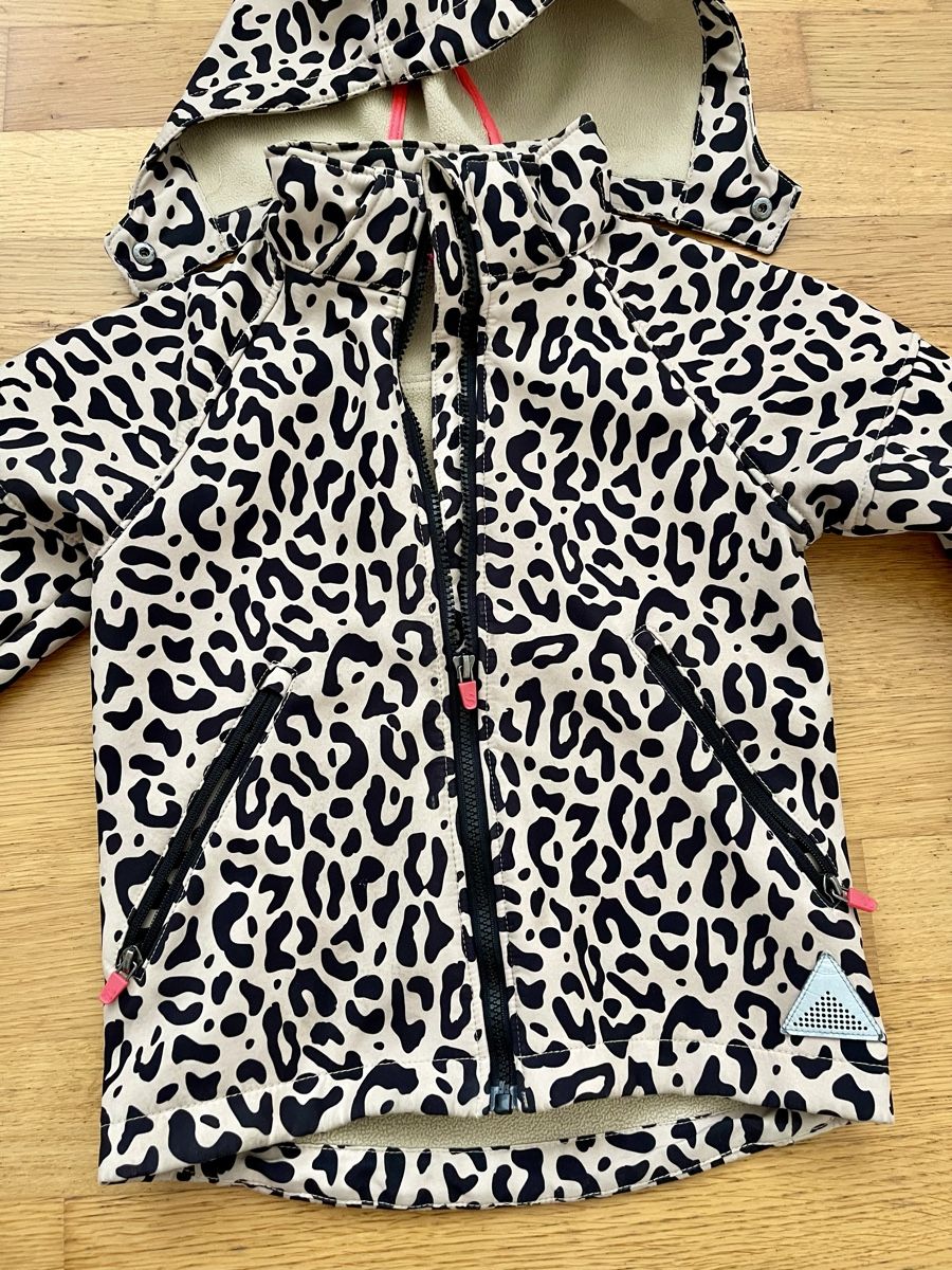 H&M Giacche & Cappotti: Kinder Softshell Jacke Gr. 116 Leopardenmuster Frühlingsjack – Usato da Kaiseraugst venduto da Jacques27