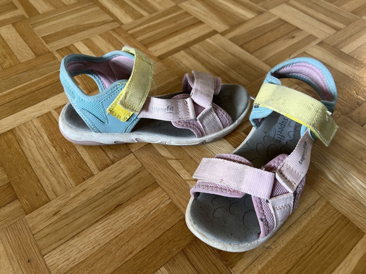 Schuhe für Mädchen: 3 x Sandalen Mädchen, Gr. 33/34 – Gebraucht aus Zuchwil von Commander0 1
