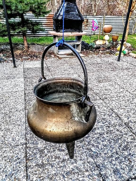 Pentole: ancienne marmite trypode en bronze haute époque. – Usato da St. Maurice venduto da Benoit12