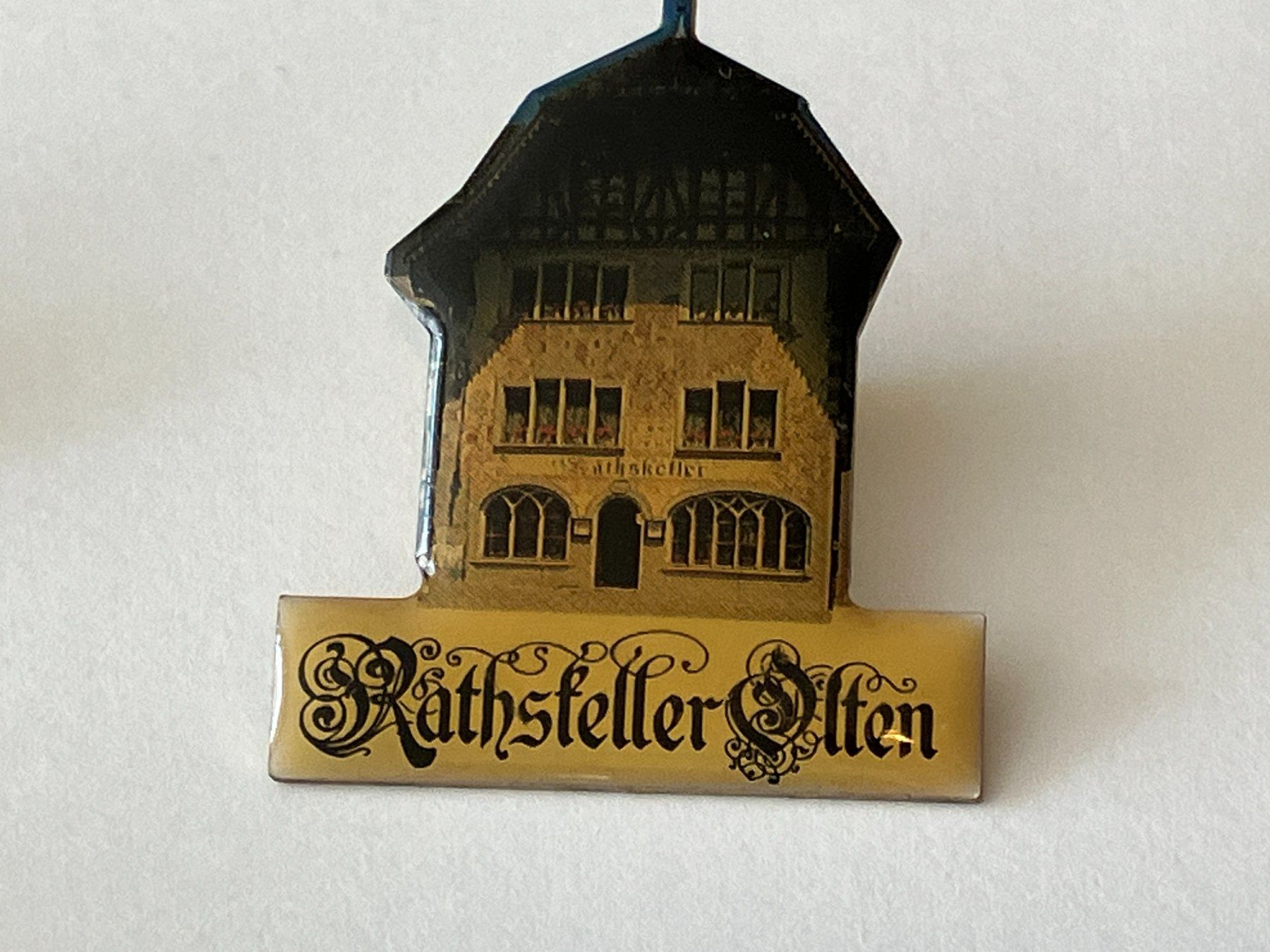 Placchette & Badge: 1 Pin Rathskeller Olten – Usato da Basel venduto da djwwpp