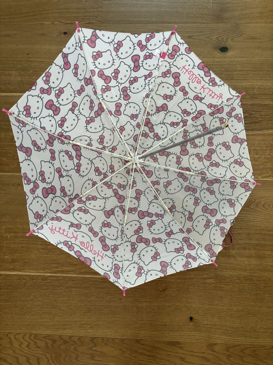 Autres pour enfant & bébé: Hello Kitty Regenschirm – Défectueux à Würenlos par Ashley24 2