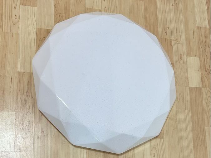 Kronleuchter & Deckenlampen: Ceiling Lamp White Geometric Shape Used – Gebraucht aus Biel/Bienne von PauloCordero