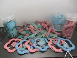 div. Dekomaterial in rosa und türkis