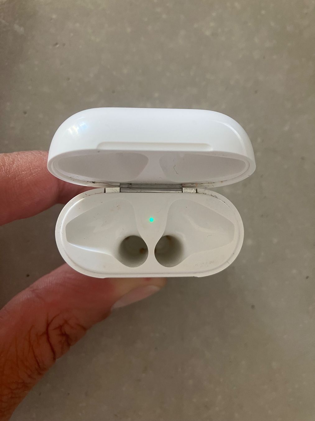 Apple Cuffie: APPLE AIRPODS Case – Usato da Lausanne venduto da mr.v 3