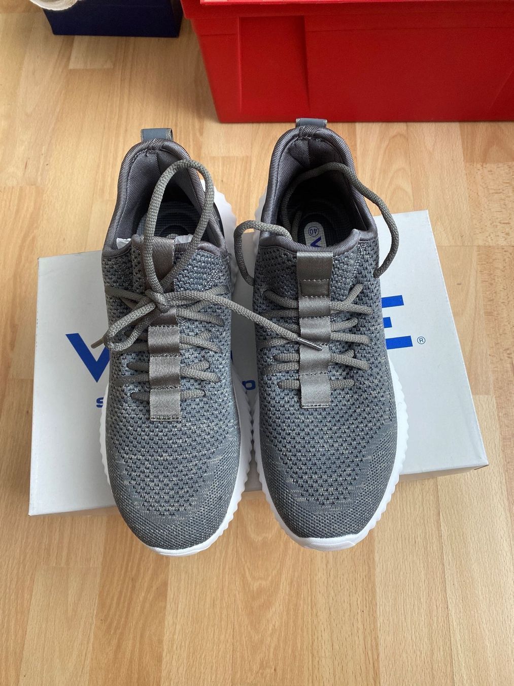 Scarpe da uomo: Turnschuhe Vty  Original Grau 40 große – Nuovo e nell'imballaggio originale da Läufelfingen venduto da Alles_Garantie