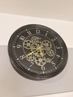 Wanduhr aus Geschäftsauflösung 