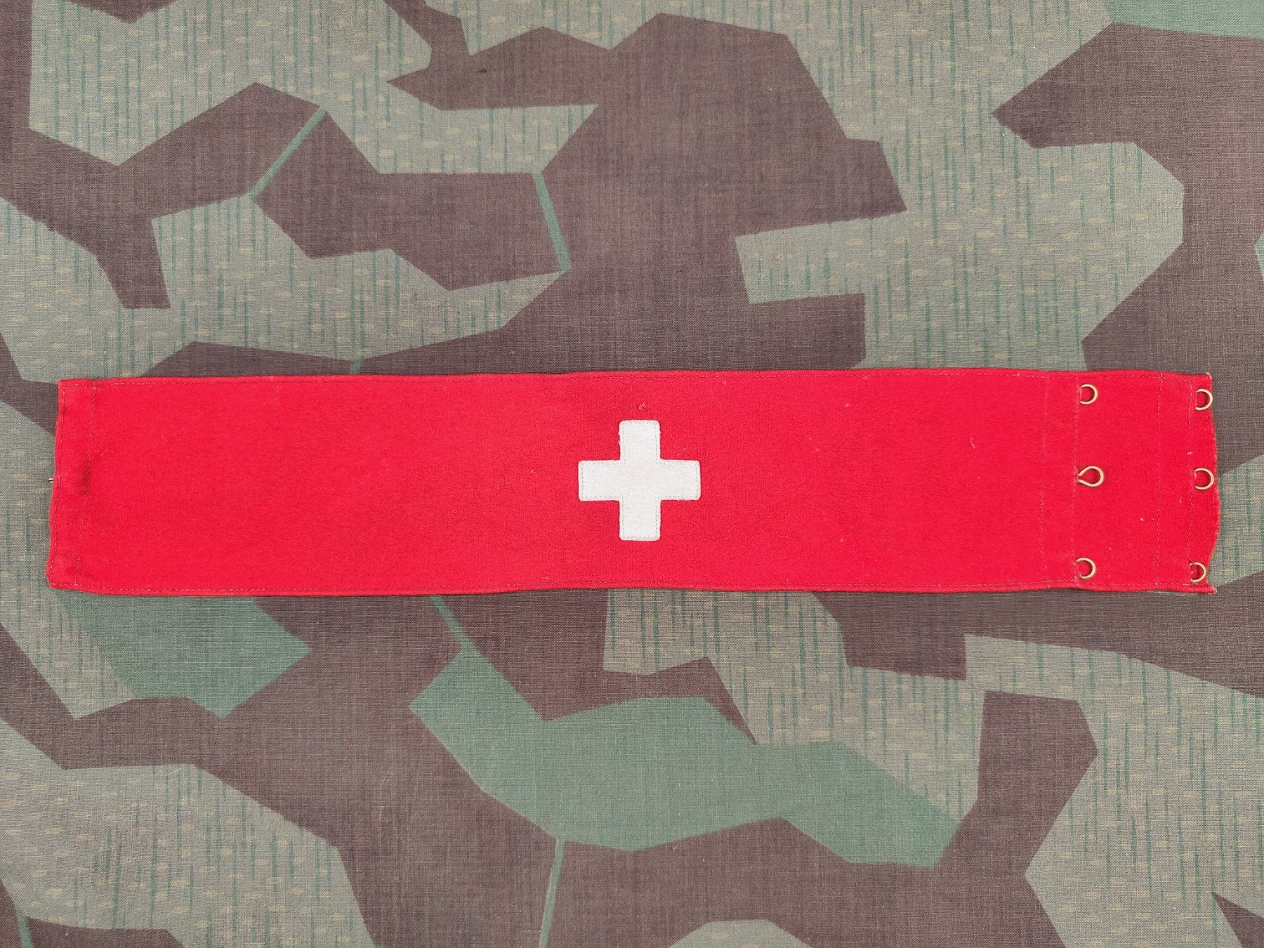 Schweizer Armee Uniformi: Eidgenössische Armbinde Ord. 1840, Variante 2 – Usato da Bauma venduto da SwissMilitaria 1