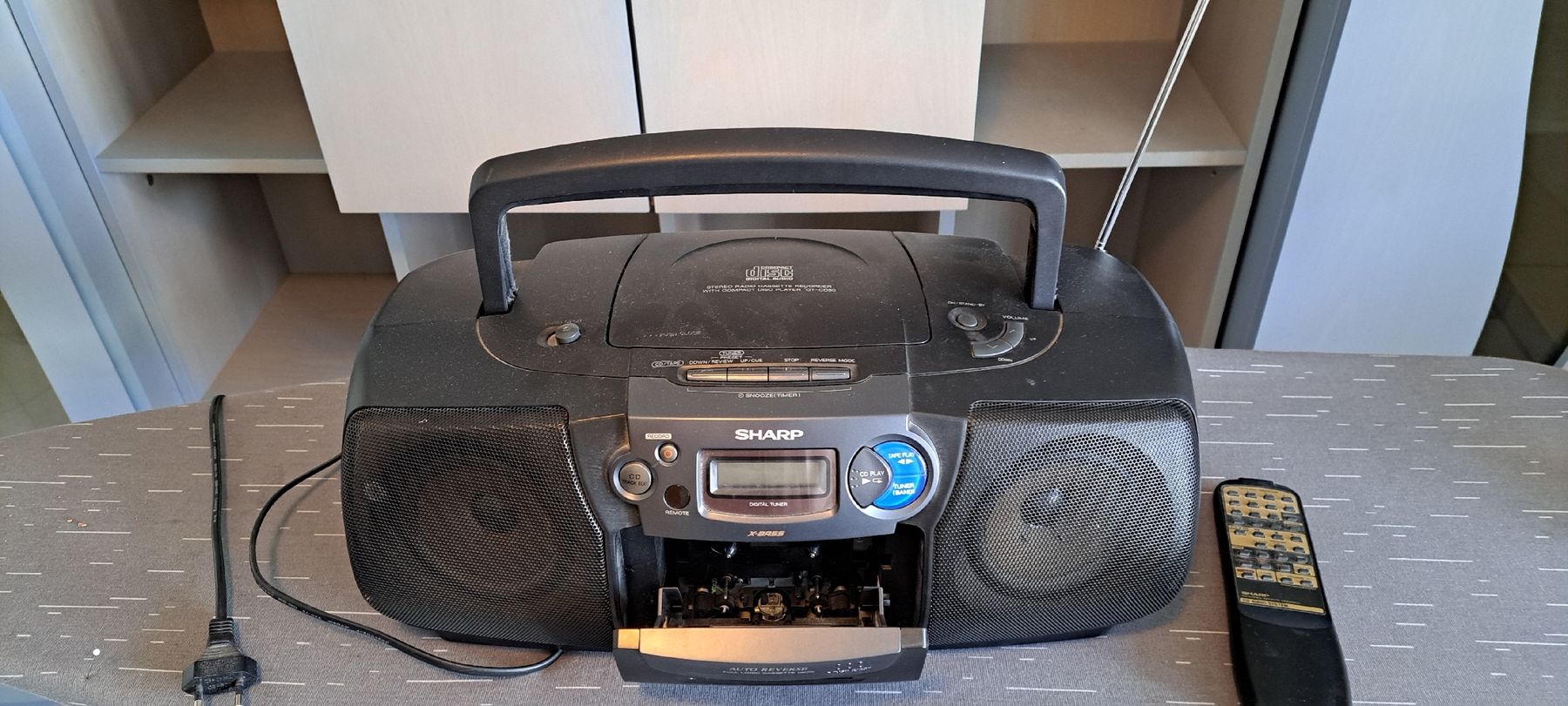 Sharp Lettore multimediale portatile: Sharp Ghettoblaster tragbar, CD/Cassette/Radio, schwarz – Usato da Burgdorf venduto da 13Isernia 1