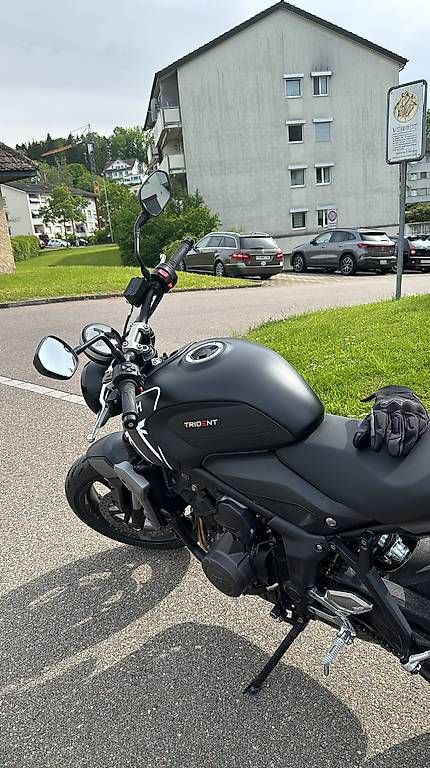 Strada: Triumph Trident 660 - 1700km, ab Service & MFK – Usato da  venduto da  4