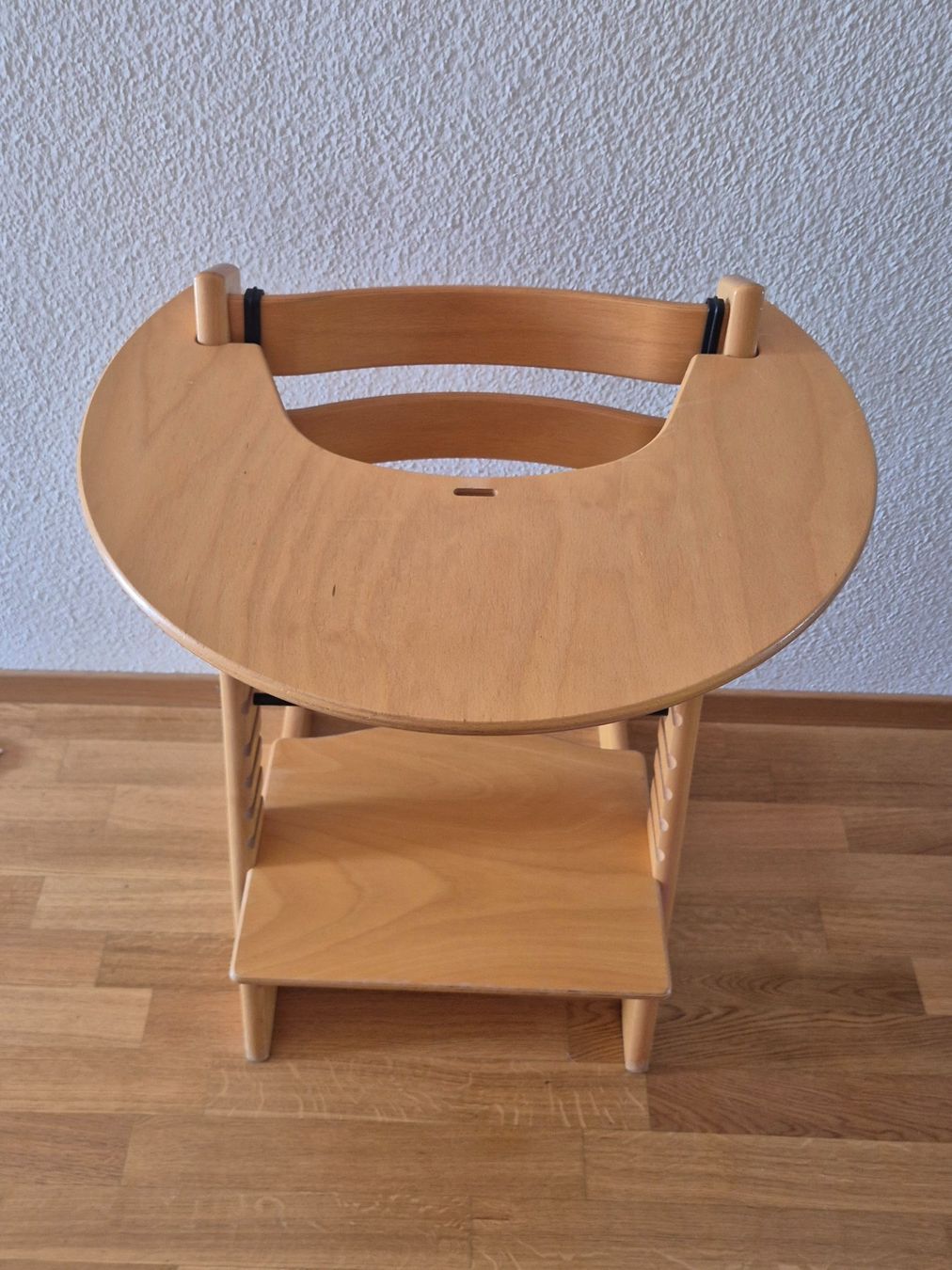 Stokke Hochstühle: Tripp Trapp Holztisch – Gebraucht aus Volketswil von ZambaSantos