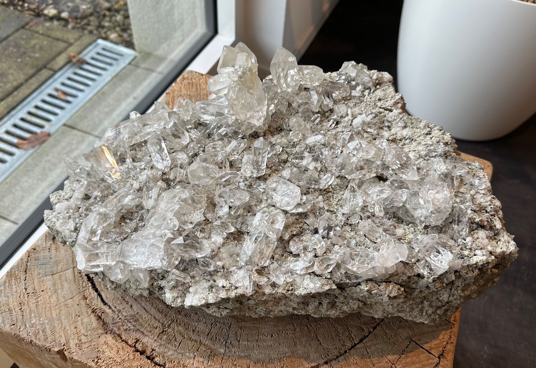 Minerali & Pietre curative: Bergkristall mit Adular 42 x 30 cm Furka – Usato da Oberuzwil venduto da Crystall0 1