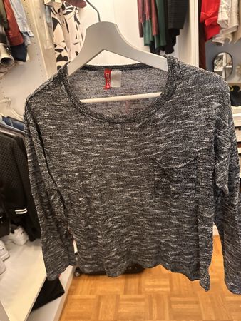 Grauer H&M Pullover mit Tasche, Grösse XS - Top Zustand!