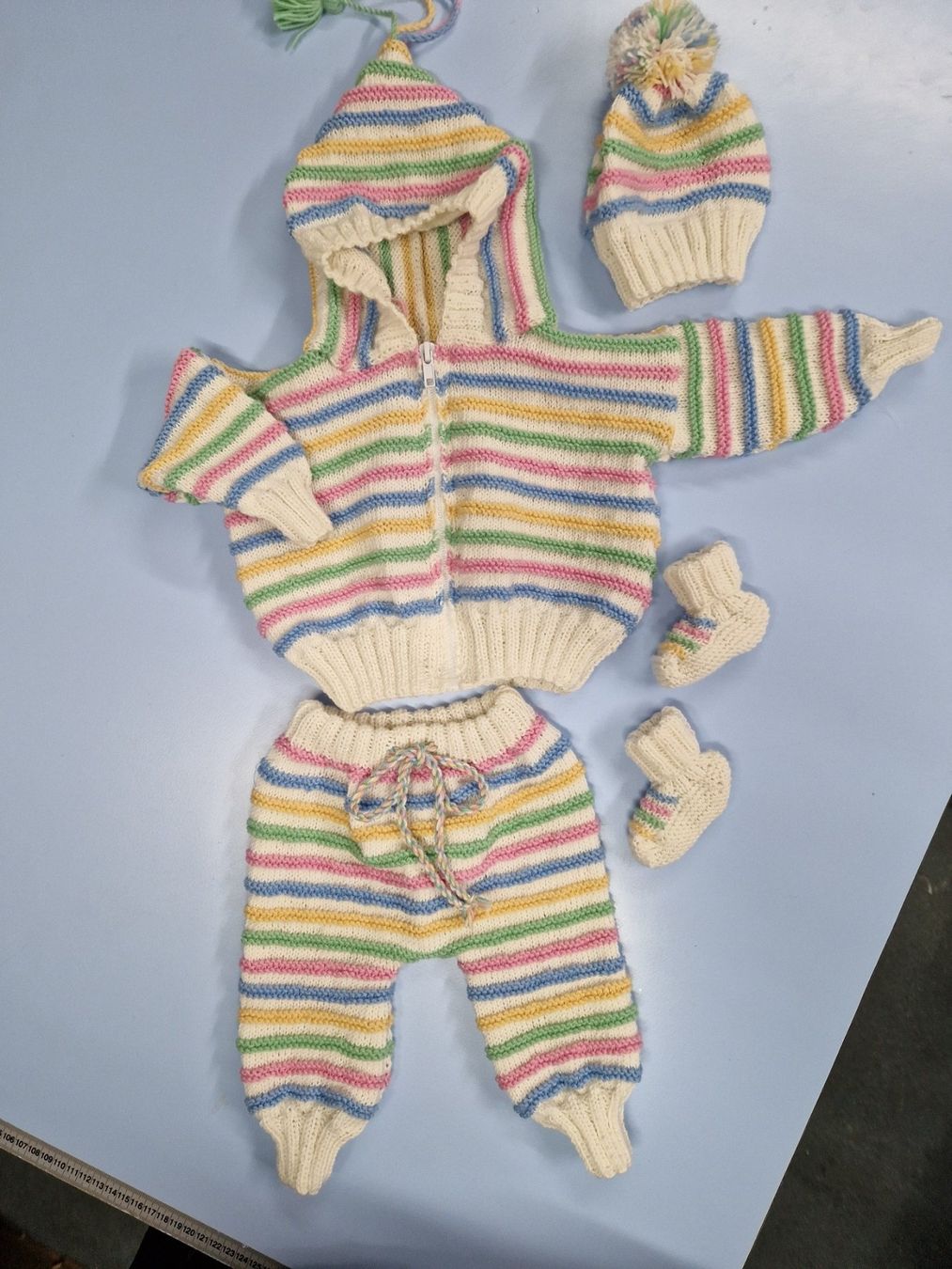 Lotti di vestiti: Ensemble bébé tricoté main 3-6 mois UNIQUE – Nuovo e nell'imballaggio originale da St-Imier venduto da goodber 7