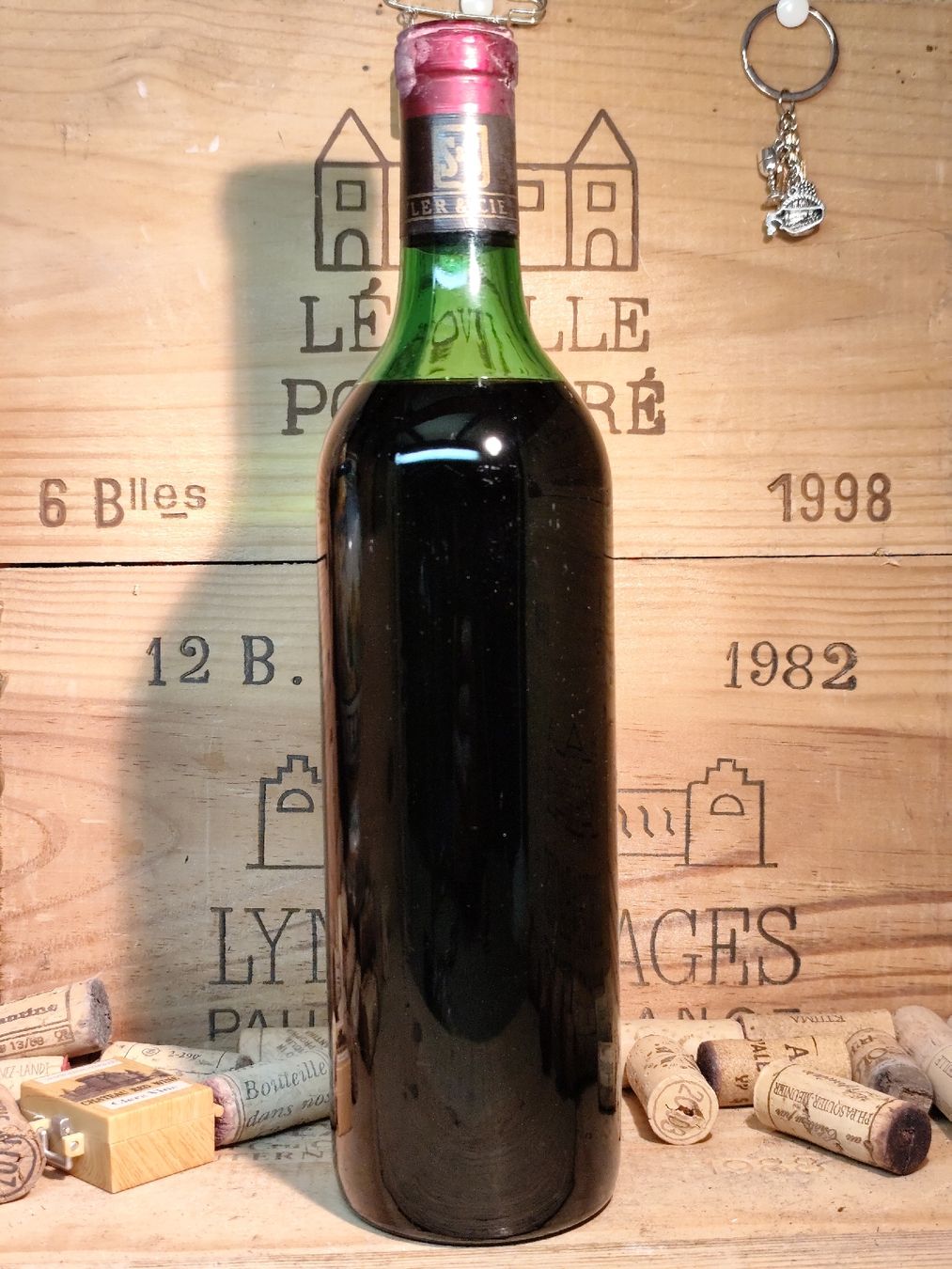 Vino: 1967 Château La Tour de By Médoc – Nuovo e nell'imballaggio originale da Büsserach venduto da Vintage-vins 1