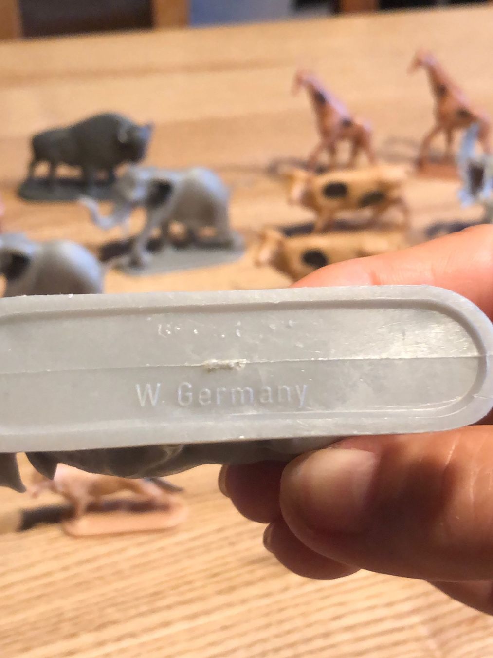 Statuette: 52 antike Kunststofffiguren – Usato da Röschenz venduto da Tashroal 6