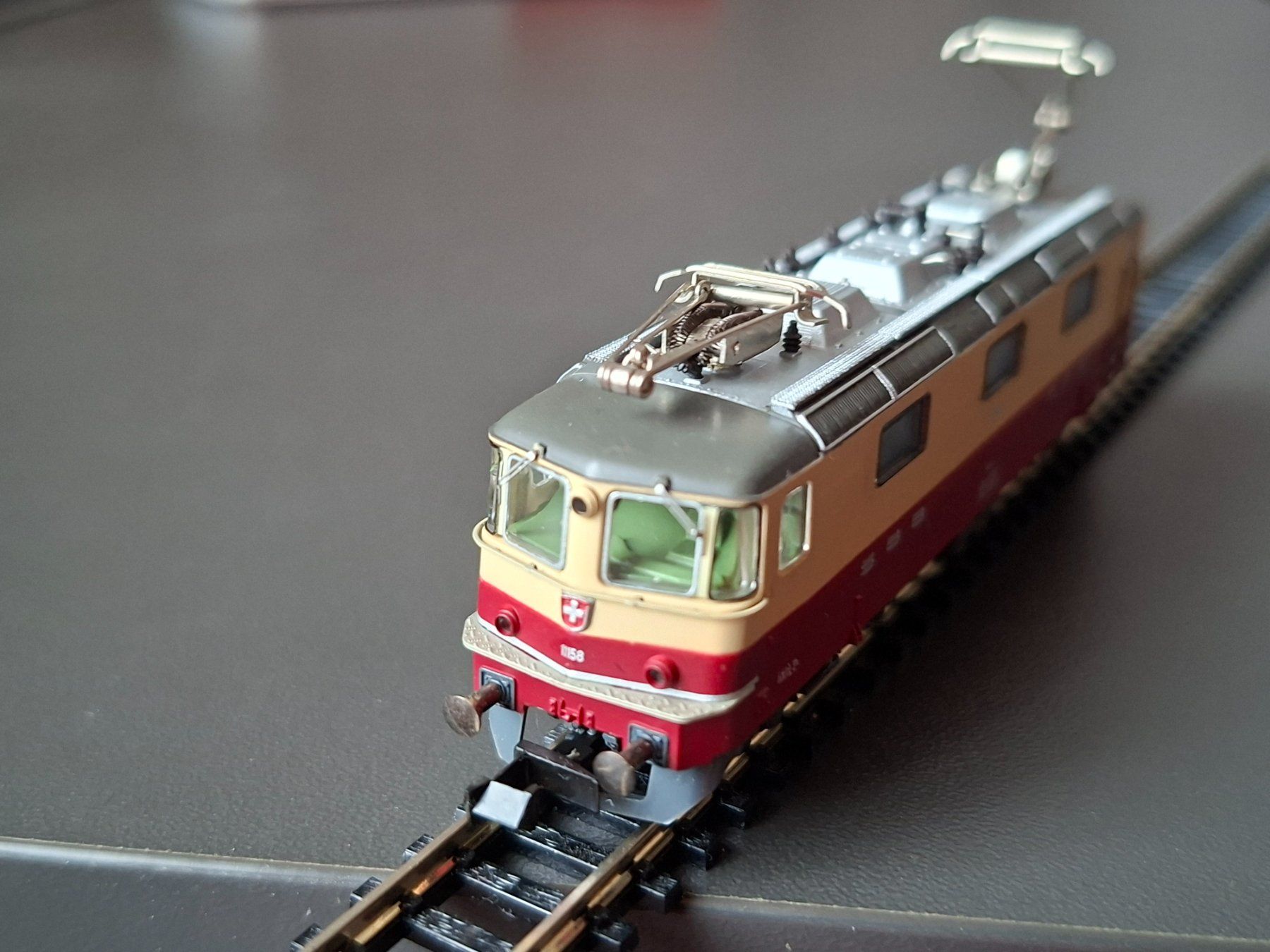 Fleischmann Modellini di ferrovie: Re 4/4 II Fleischmann TEE – Usato da Liesberg Dorf venduto da Wispli3 4