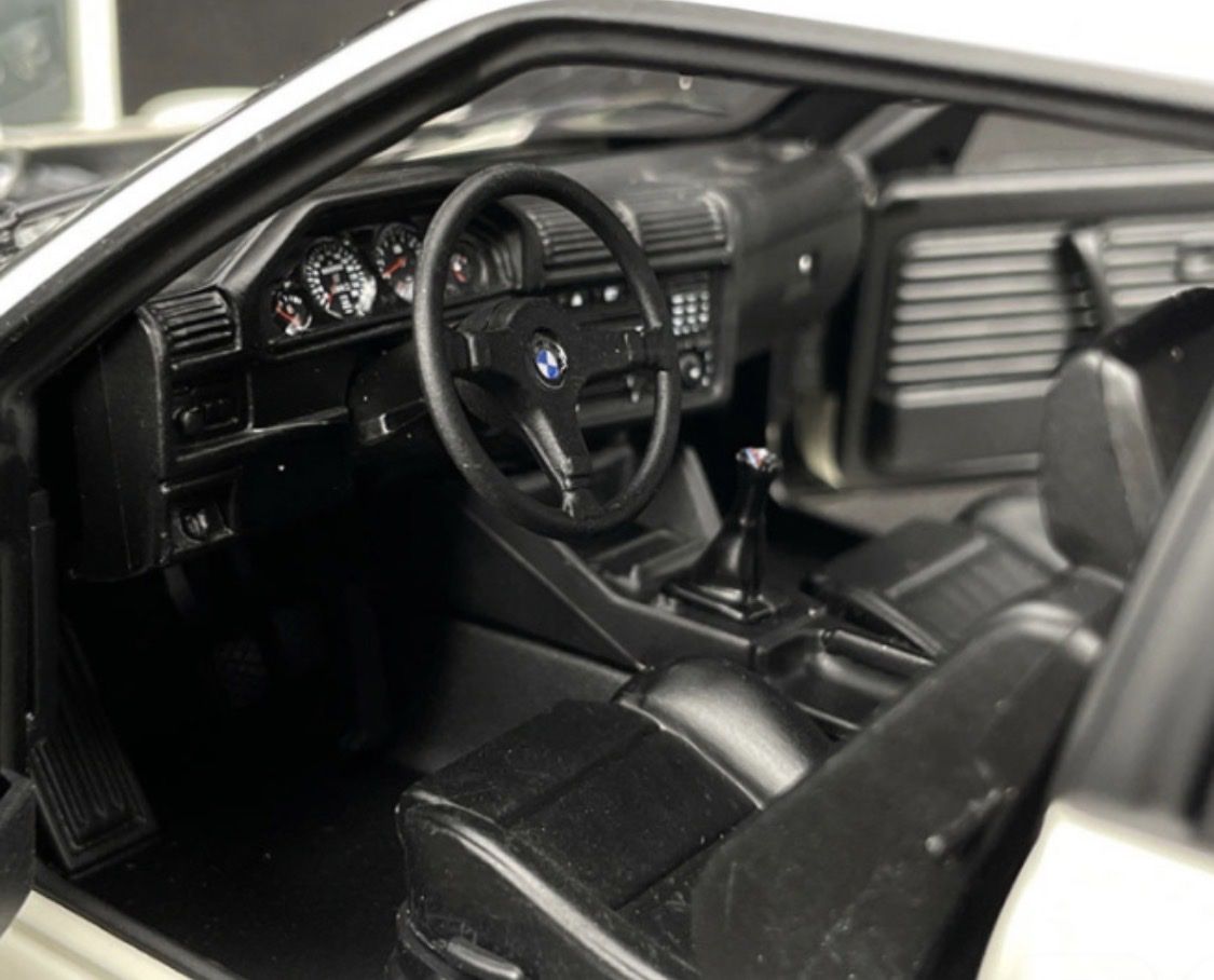 BMW Modellini d'auto: BMW M3 E30 weiss Minichamps 1:18 – Nuovo e nell'imballaggio originale da Luzern venduto da aa43modelcars-Luzern 5