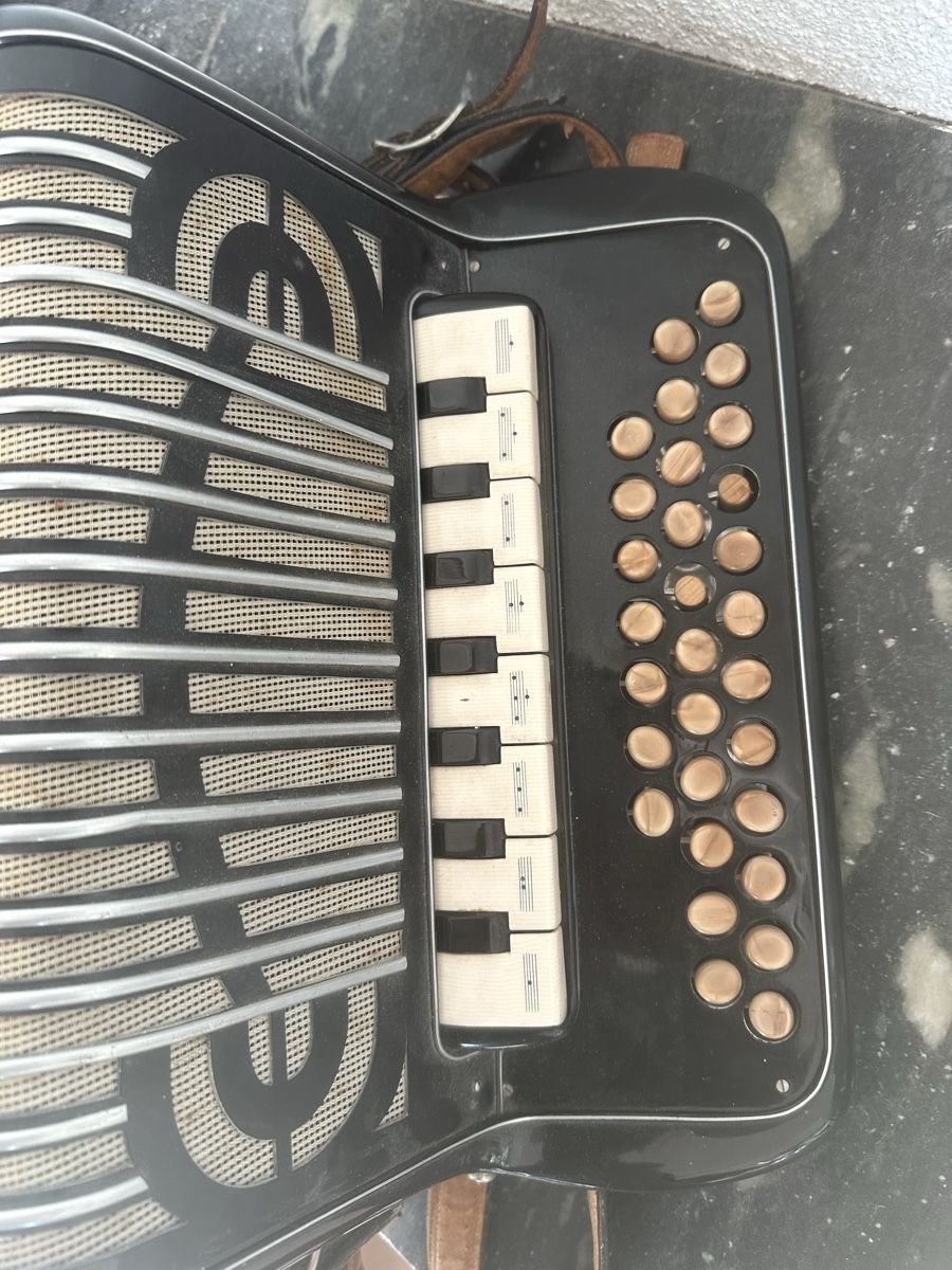 Strumenti musicali: Ackermann Akkordeon  – Usato da Ennetmoos venduto da beod 1