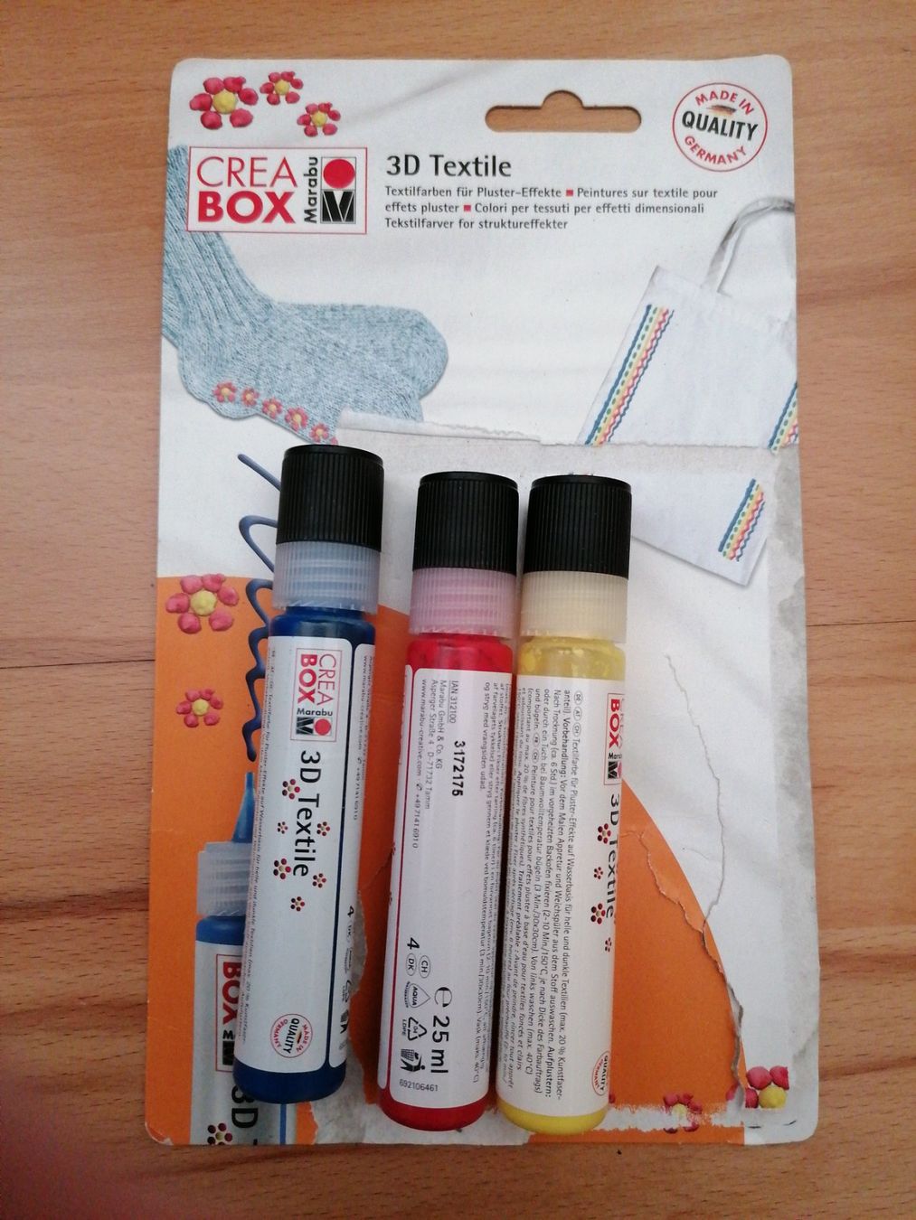 Peintures: 3D Textilfarbe blau, rot, gelb – D'occasion à Büttikon AG par Amineah
