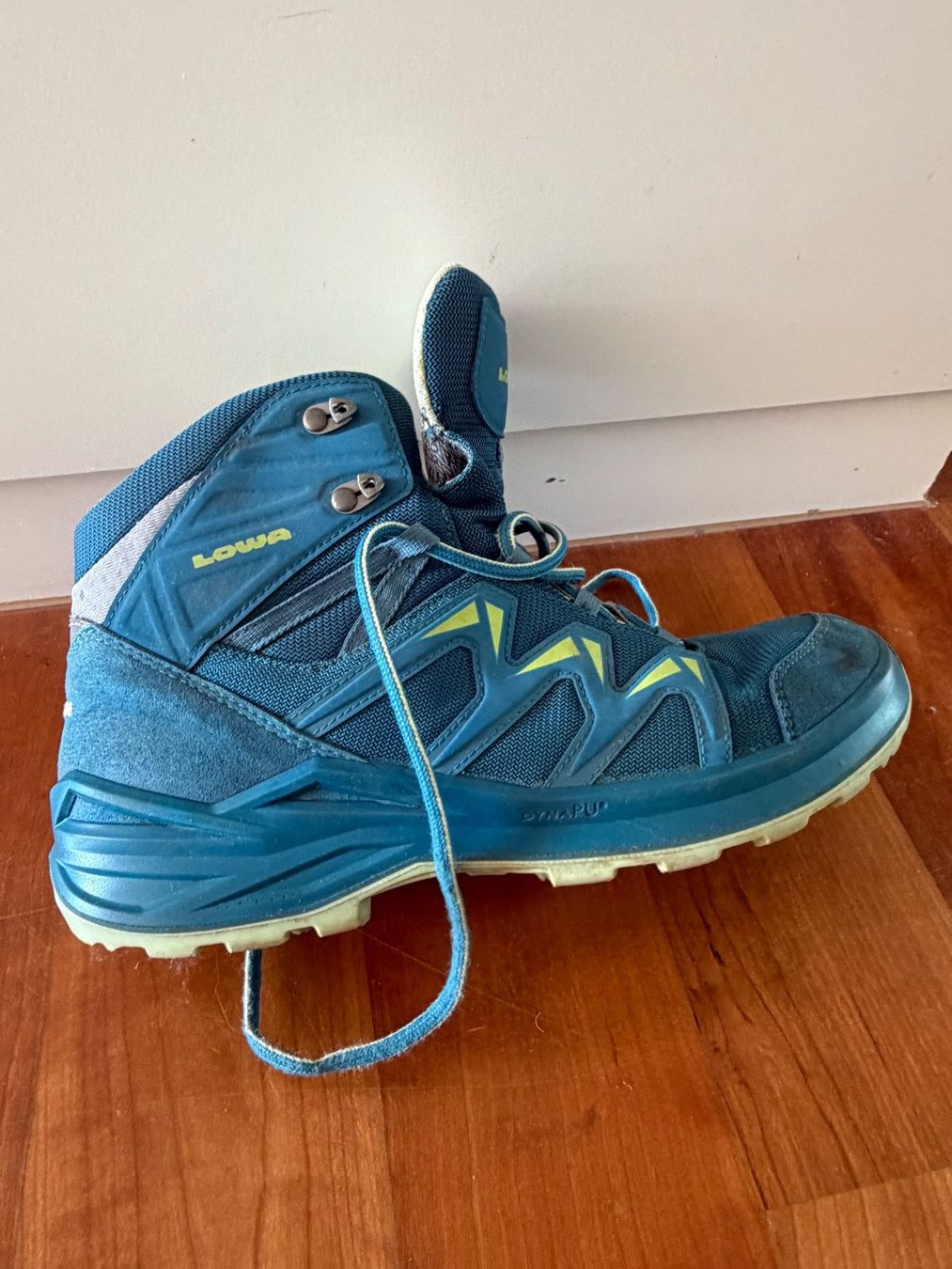 Lowa Scarpe da uomo: Wanderschuhe LOWA Grösse 40 gut erhalten – Usato da Bonstetten venduto da cerberusdvd 1