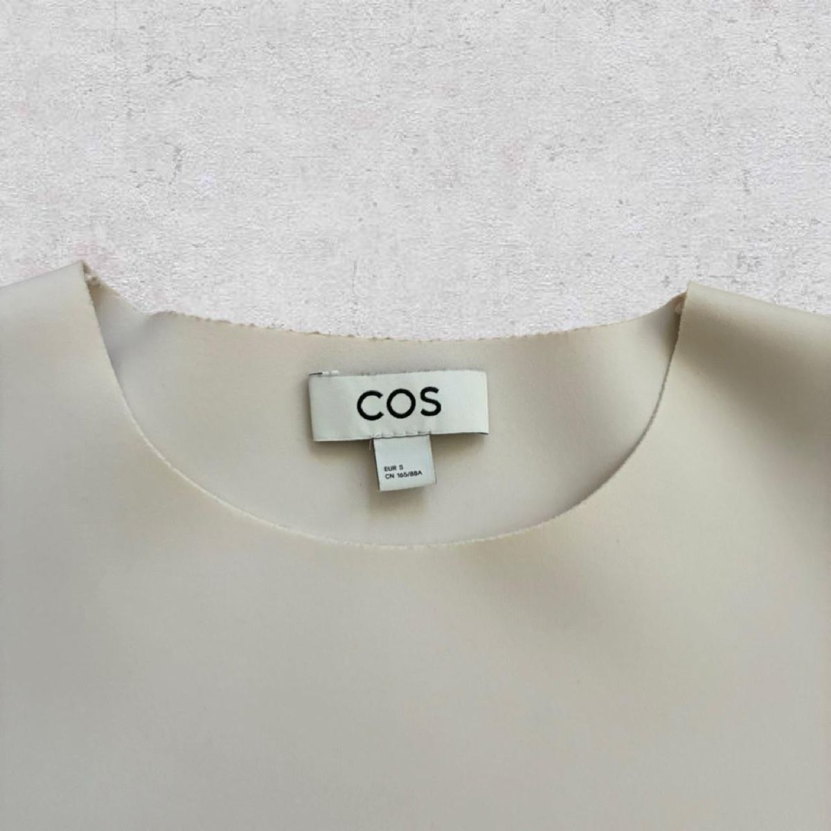 Cos T-Shirts: cos oversized structured scuba t-shirt – Gebraucht aus Zürich von h_studio_edit 1