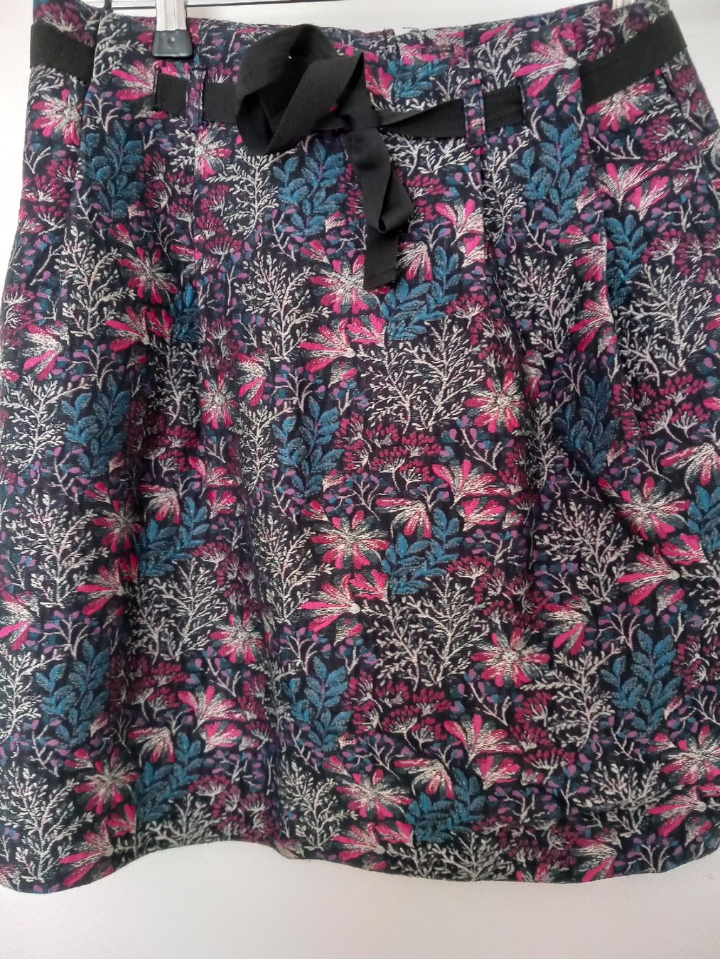 Gonne: Jupe Camaieu a fleurs- t. 38 FR – Nuovo (secondo la descrizione) da Lausanne venduto da jess090 1