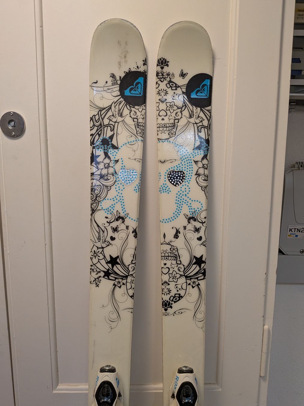 Roxy Sci: Roxy Freeride-Ski All Mountain 165 cm inkl. Bindung – Usato da Zürich venduto da linda1449. 1