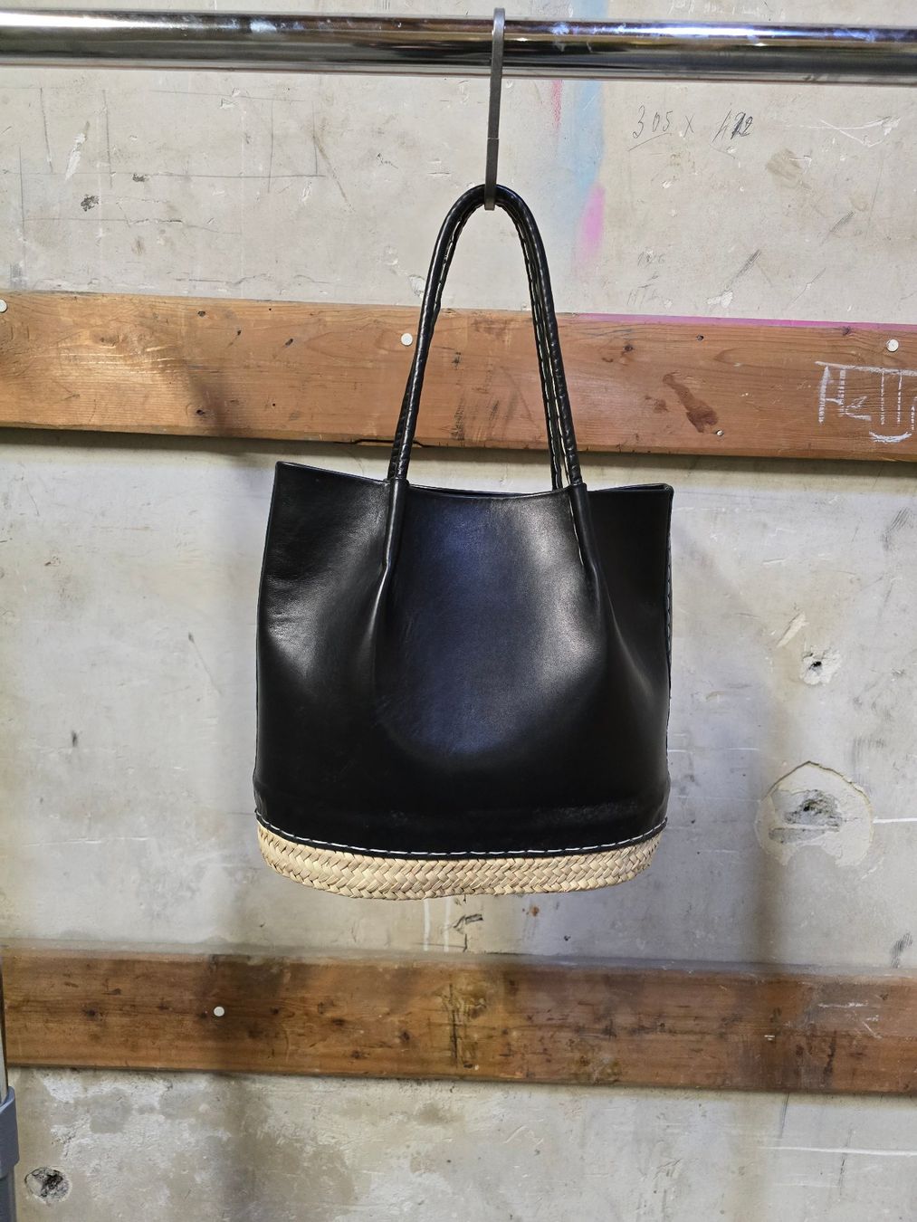 Taschen für Damen: Korb: Korbtasche Leder schwarz-Musterstück – Gebraucht aus Romanshorn von Rachacha 1