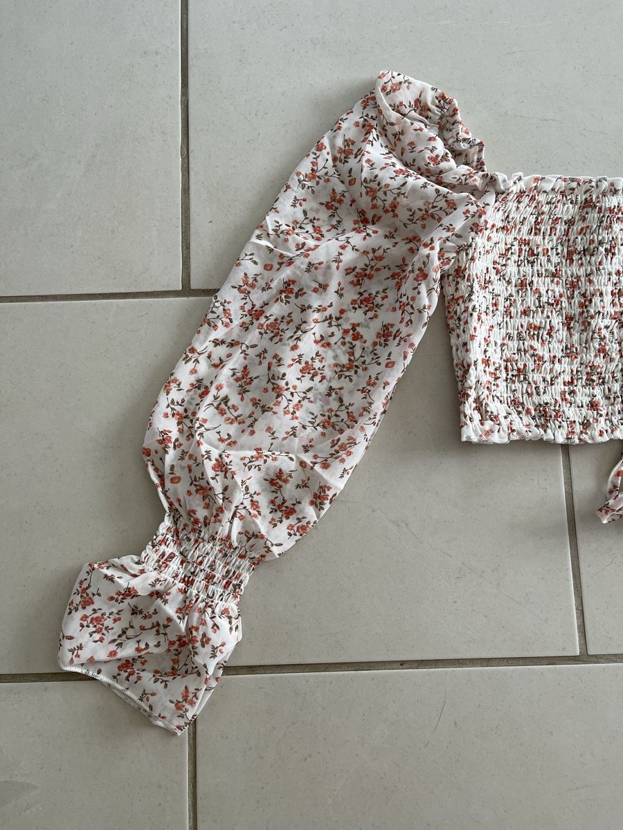 Top: Neues Top mit Blumenmuster Gr M – Nuovo (secondo la descrizione) da Bassersdorf venduto da Sandy456 2